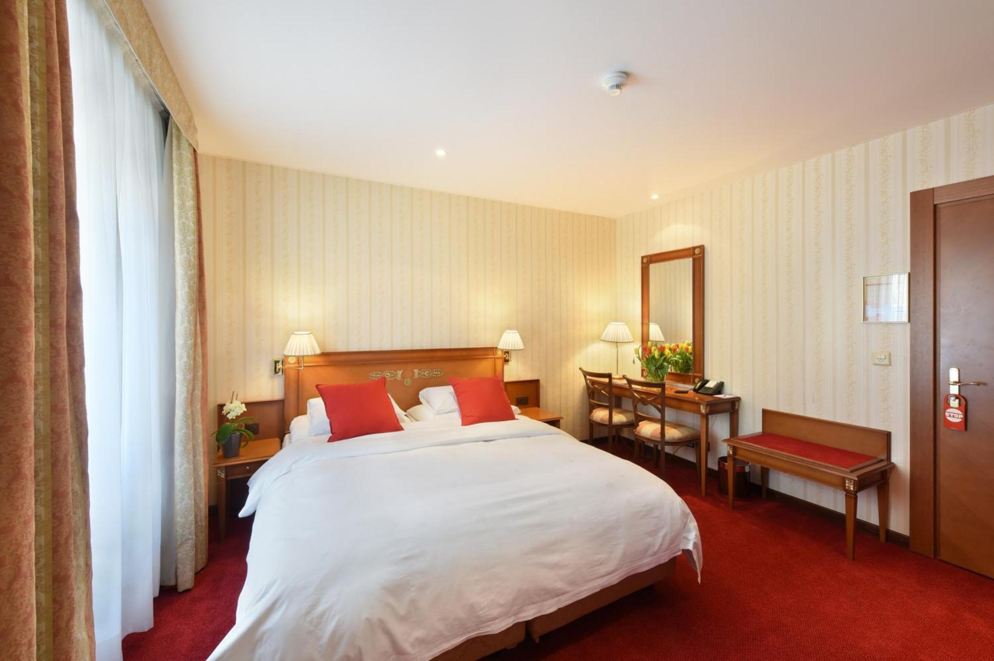 Golf Hotel Rene Capt Montreux Room photo